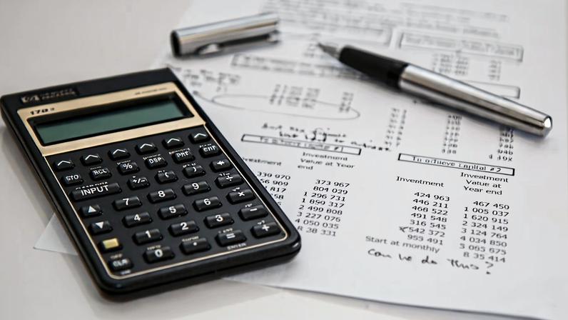 Quase metade das famílias brasileiras está endividada, diz Banco Central