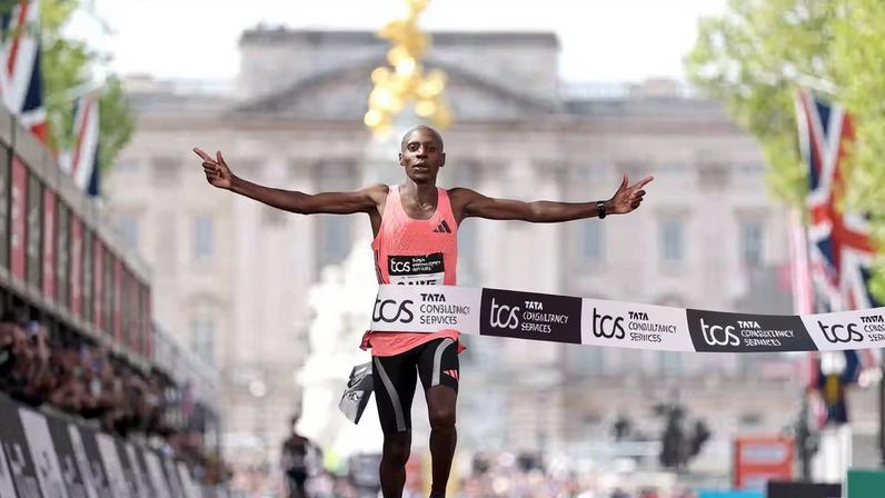 Queniano quebra recorde mundial ao completar maratona em menos de 2 horas