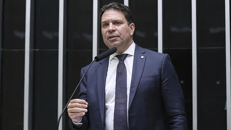 O deputado Alexandre Ramagem (PL-RJ) durante sessão no plenário da Câmara