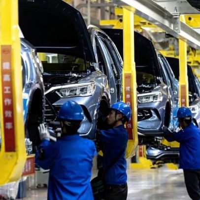 BYD demite 100 mil na China e reorganiza produção