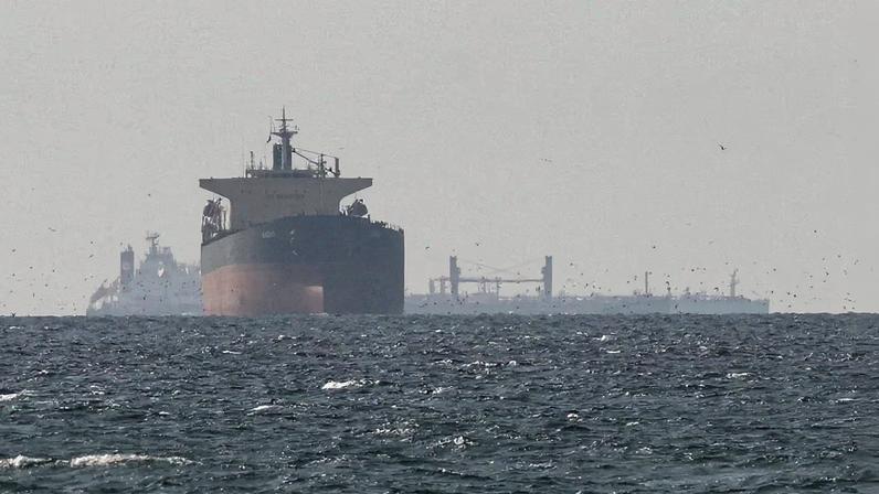 Golfo e Ásia estudam medidas para contornar bloqueio do Estreito de Ormuz