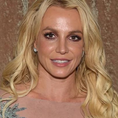 Britney Spears se interna em clínica após prisão, diz revista