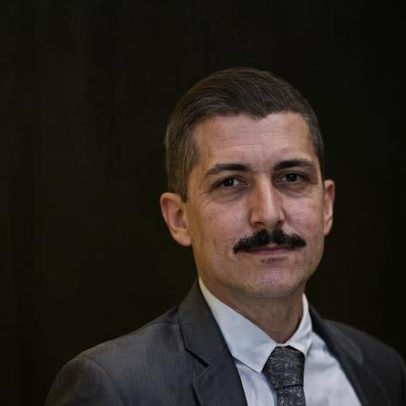 Médico residente atira em paciente, foge e rouba carro