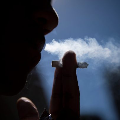 Imposto maior sobre cigarro pode ampliar mercado clandestino, diz indústria