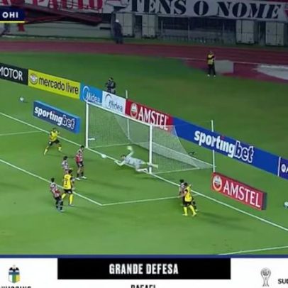 Jogador do O’Higgins perde chance de gol na pequena área