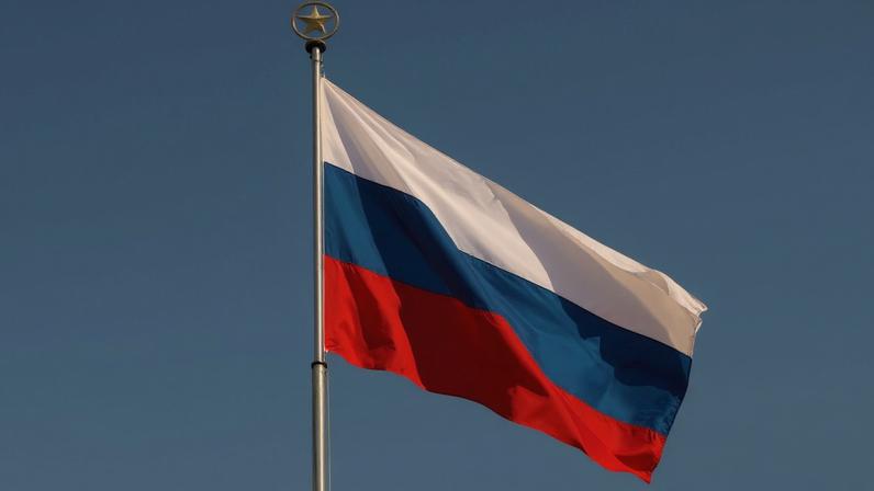 Federação permite bandeira russa em competições — Ucrânia protesta