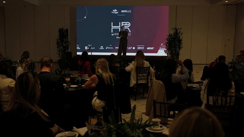 Debate em Curitiba reuniu lideranças de RH para discutir impactos da NR-1 e a inclusão da saúde mental na gestão de riscos das empresas. (Foto: Rubens Nemitz Jr)
