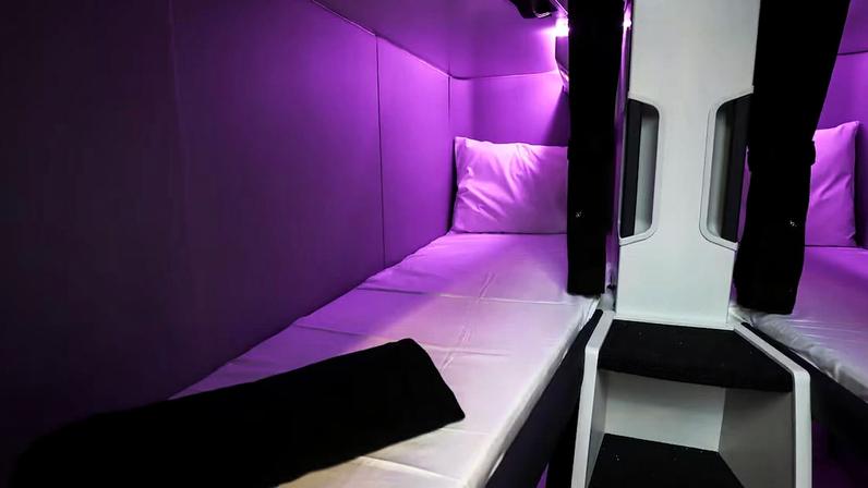 Skynest tem colchão, travesseiro, roupa de cama, entrada USB e cortina