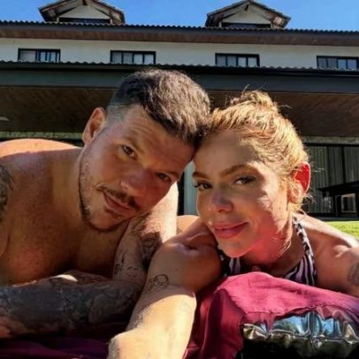 Casal Ferrugem e Thaís Vasconcellos curtem dia de sol com as filhas