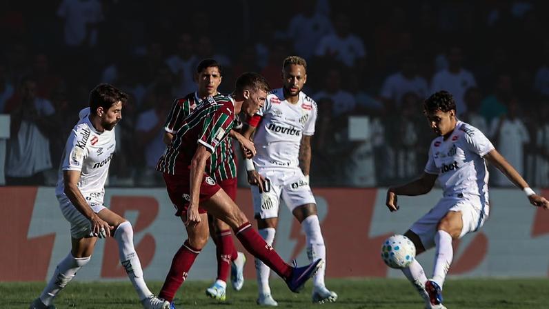 Santos e Fluminense se enfrentaram na Vila Belmiro pela 12ª rodada do Campeonato Brasileiro 2026.
