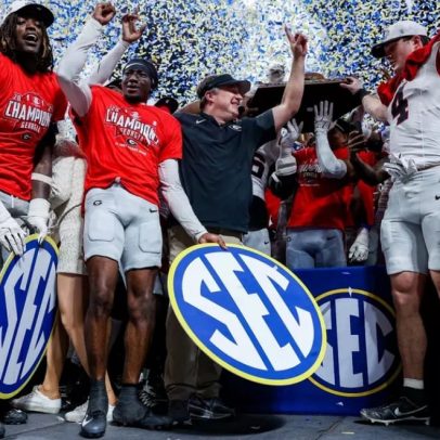 Como o College Football organiza mais de 130 universidades