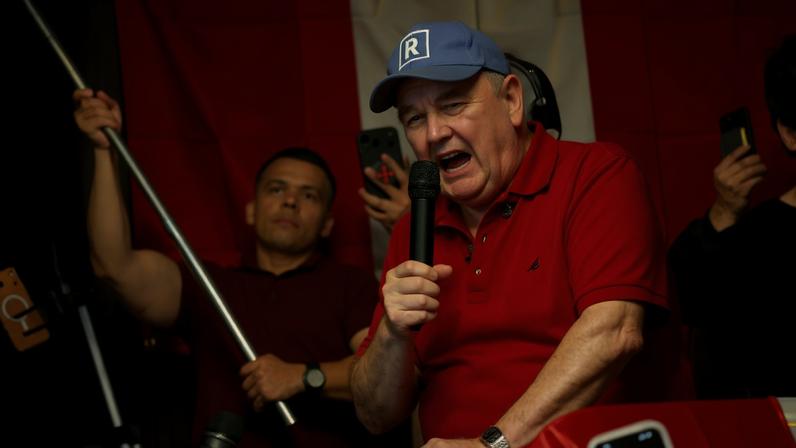 Eleição no Peru segue indefinida, Aliaga oferece dinheiro por prova de fraude