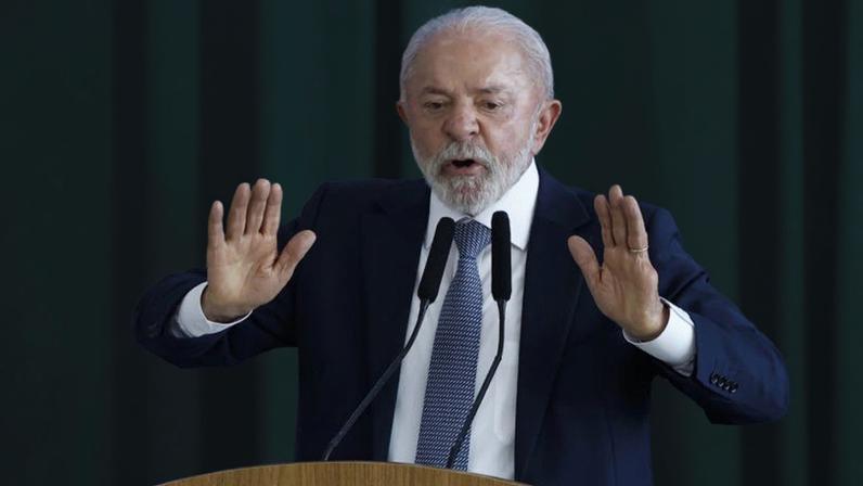 “Todo santo dia nós enxergamos muito bem vocês e sabemos que o que estamos fazendo é muito pouco perto da necessidade que vocês têm”, declarou Lula