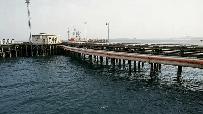 Refinaria e terminal de exportação de petróleo de Mina Al Ahmadi, a 45 km ao sul da Cidade do Kuwait