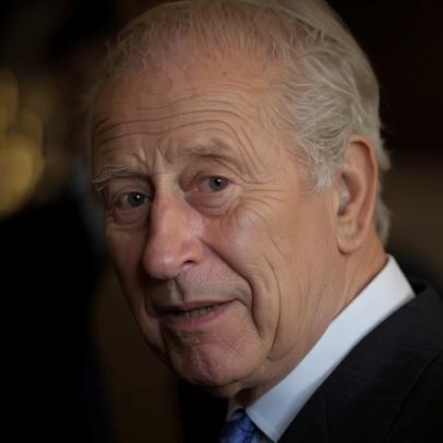 Charles não citou Epstein em discurso nos EUA, motivos sob análise