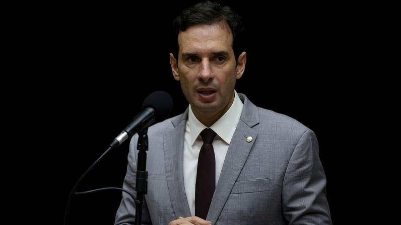 Deputado Leo Prates (Republicanos-BA) relatará a PEC sobre fim da escala 6x1; Prates defendeu a mudança.