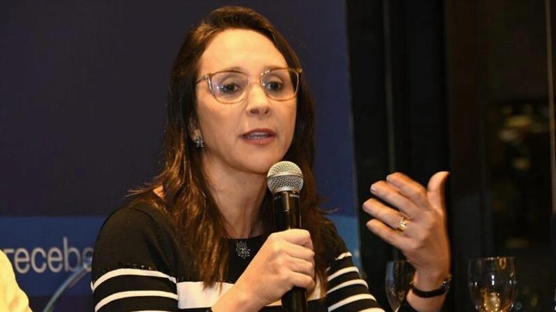 Renata Abreu em jantar organizado pela Esfera