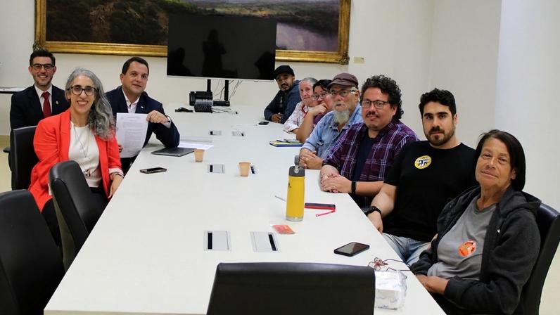 Pela Reitoria participaram da reunião com os representantes do Sindicato a coordenadora de Administração Geral (Codage), Adriana Marotti; o chefe do Gabinete do Reitor, Edmilson Dias de Freitas; e o coordenador executivo do Gabinete do Reitor, Gustavo Curcio – Foto: Adriana Cruz
