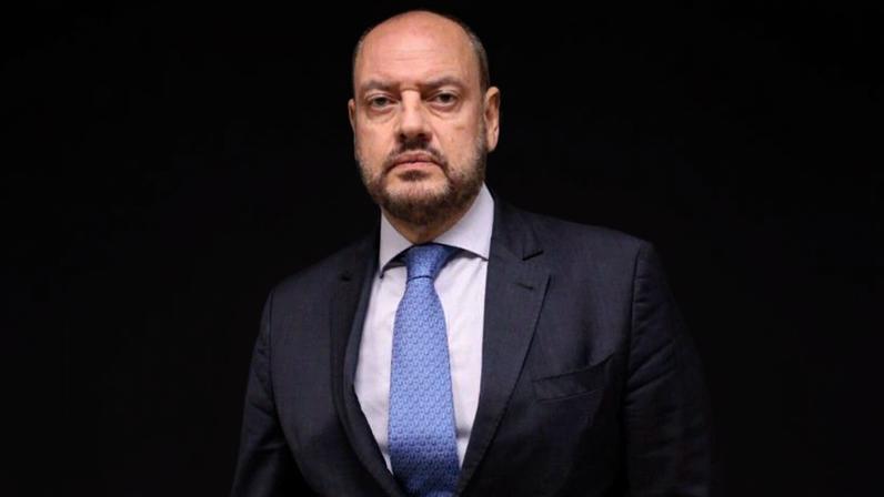 Na imagem, o governador interino do Rio de Janeiro, desembargador Ricardo Couto de Castro; assumiu o governo por ser presidente do Tribunal de Justiça do RJ, seguindo a linha sucessória