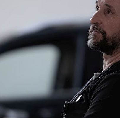 Robby em The Pitt: entenda o desfecho da Temporada 2