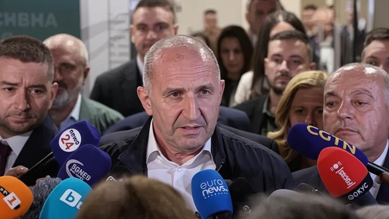 Rumen Radev em Sófia, capital da Bulgária, em 19 de abril de 2026