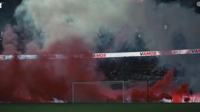 Confira a atmosfera incrível no estádio durante a vitória do River Plate por 3 a 1 sobre o Aldosivi, em abril de 2026.