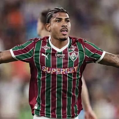 Fluminense vence Corinthians no Maracanã com expulsão por gesto obsceno