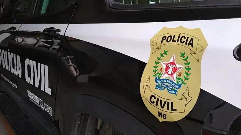 A polícia trabalha com a hipótese de envolvimento de um homem com quem a vítima estaria se relacionando, mas, até o momento, ele não foi identificado oficialmente.
