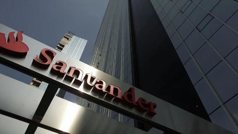 Sede do Santander Brasil em São Paulo, em foto de 2012: operação do banco espanhol no país ficou com lucro abaixo dos R$ 4,03 bilhões previstos pelo consenso de analistas pela Bloomberg (Foto: Dado Galdieri/Bloomberg)