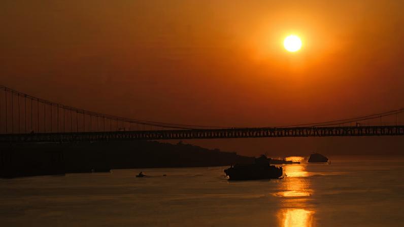 Temperatura dos oceanos aponta retorno do El Niño com ondas de calor em 2026