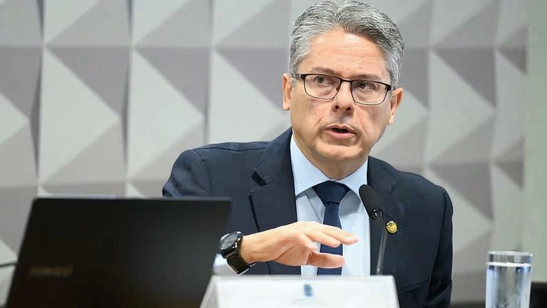 Texto final, assinado pelo senador Alessandro Vieira (MDB-SE), relator da CPI, tem 221 páginas