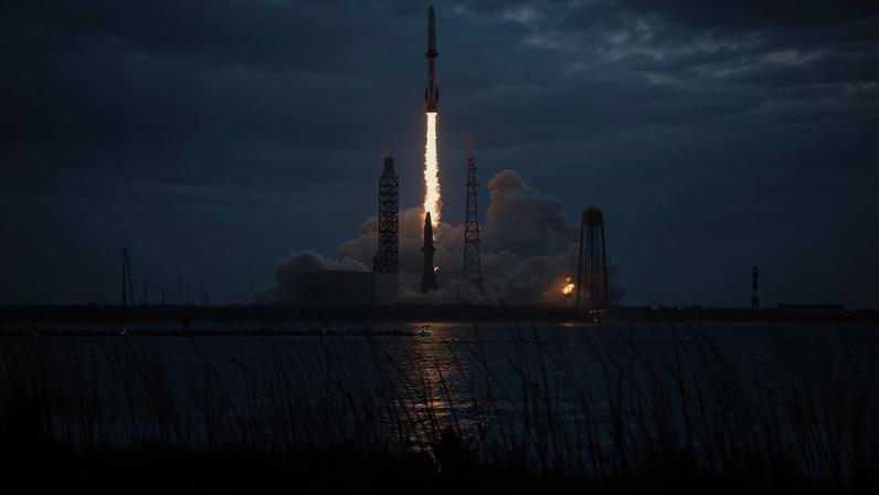 Foguete New Glenn, da Blue Origin, decola da Estação da Força Espacial de Cabo Canaveral
