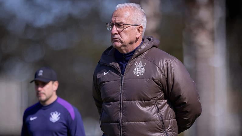 Dorival Júnior se juntou a lista de técnicos demitidos no Brasileirão 2026