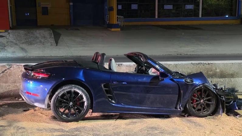Tragédia na madrugada: condutor de Porsche Boxster bateu em Fiat Palio e deixou vítimas