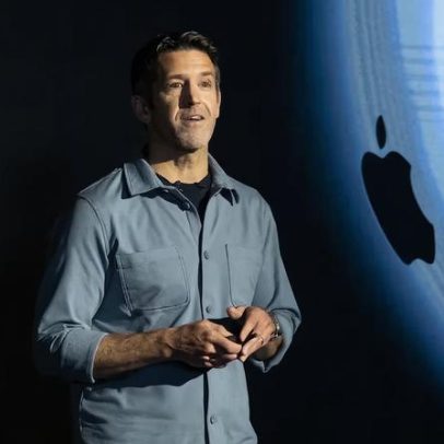 Tim Cook deixa CEO da Apple após 15 anos; John Ternus assume o cargo