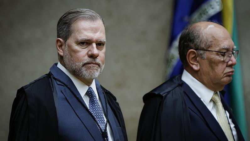 Ministros Dias Toffoli (à esquerda) e Gilmar Mendes foram citados em relatório final da CPI do crime organizado