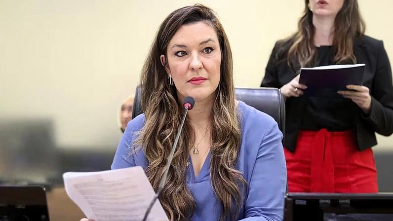 Camila Toscano se filia ao MDB e confirma candidatura à reeleição