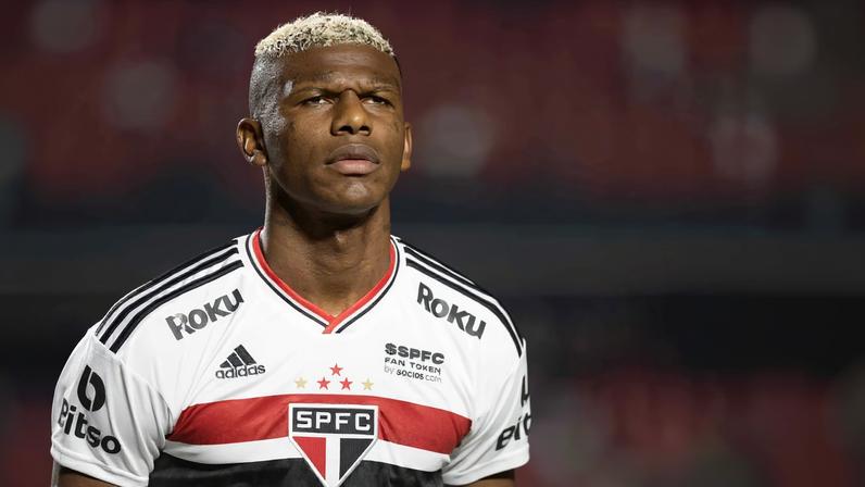 Zagueiro Arboleda viaja ao Equador e não se apresenta ao jogo pelo São Paulo