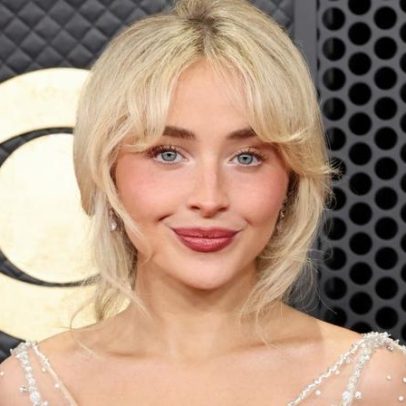 Sabrina Carpenter encerra a Coachella com show principal hollywoodiano