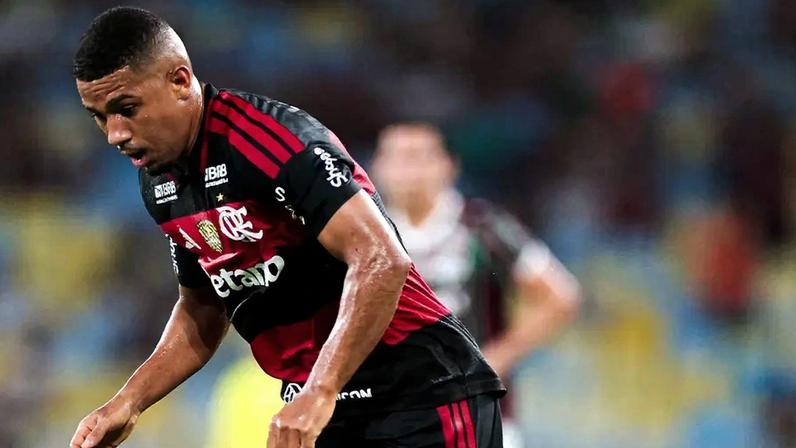 Samuel Lino em ação pelo Flamengo contra o Fluminense (Foto: Gilvan de Souza / Flamengo)