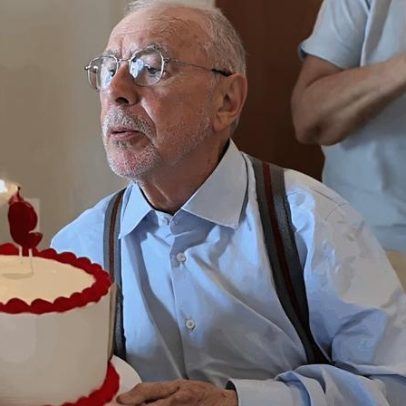 Sarney completa 96 anos e recebe bolo da família Flamengo