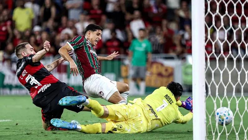 Savarino marcou o único gol do Fluminense na derrota por 2 a 1 sobre o Flamengo no Brasileirão (Foto: LUCAS MERÇON / FLUMINENSE F.C.)