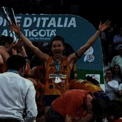 Gabi Guimarães é campeã com o Conegliano e agradece apoio do Brasil