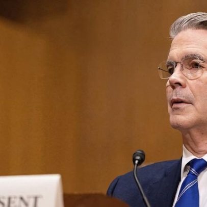 Líder do Tesouro dos EUA critica cripto e exige aprovação da Lei Clarity