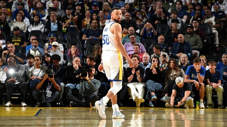 Rockets vencem Warriors após retorno de Stephen Curry