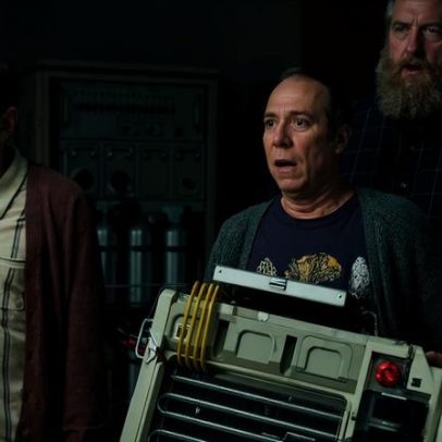 Nova série Stuart Fails to Save the Universe ligada a The Big Bang Theory