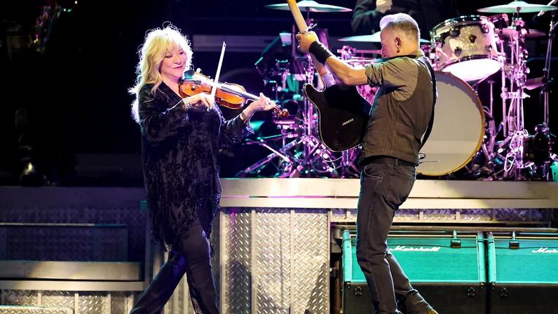 Violinista Tzruya "Suki" Lahav, da E Street Band, morre aos 74