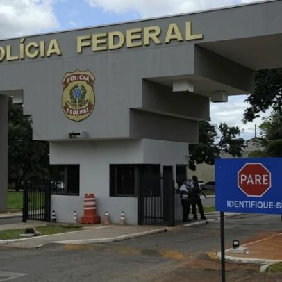 PF devolve credenciais a agente americano