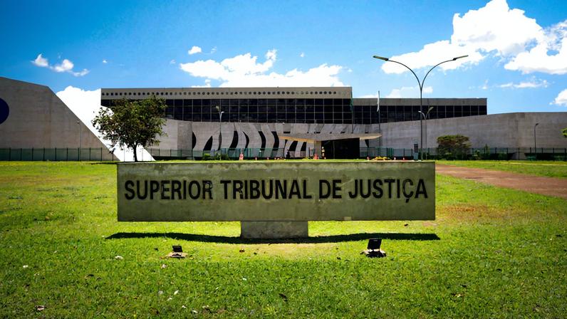 Não se trata apenas de julgar dentro de protocolos, mas de garantir que a Justiça alcance, com profundidade e coragem, todos os níveis de responsabilidade, diz a articulista