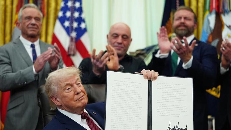 Presidente Donald Trump assina ordem para acelerar análise de psicodélicos
